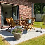 Kuestenbutze - Modernes Fuer 6 Im Beach-style Mit Vollausgestatteter Kue By Interhome Mildstedt