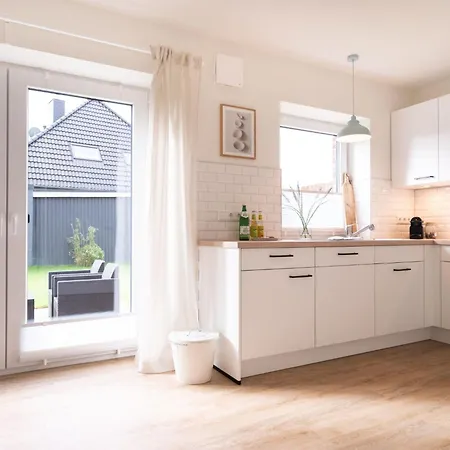 Kuestenbutze - Modernes Fuer 6 Im Beach-style Mit Vollausgestatteter Kue By Interhome *