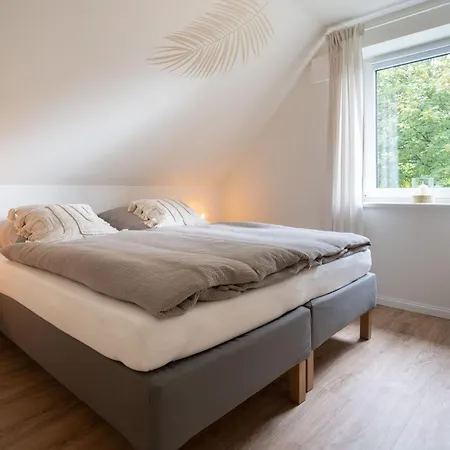 Kuestenbutze - Modernes Fuer 6 Im Beach-style Mit Vollausgestatteter Kue By Interhome Mildstedt
