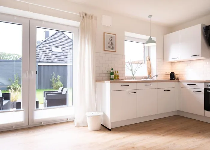 Kuestenbutze - Modernes Fuer 6 Im Beach-style Mit Vollausgestatteter Kue By Interhome *